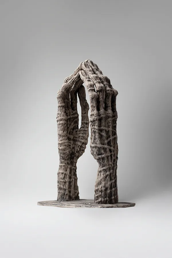 Зображення "Укриття 3" від Людмила Давиденко, розмір: 38х21,5х14, матеріали: Шамот, глазуровка, медіум: Скульптура, місто: Львів, серія: Голова, ціна: $600 Фото 1 з 3.