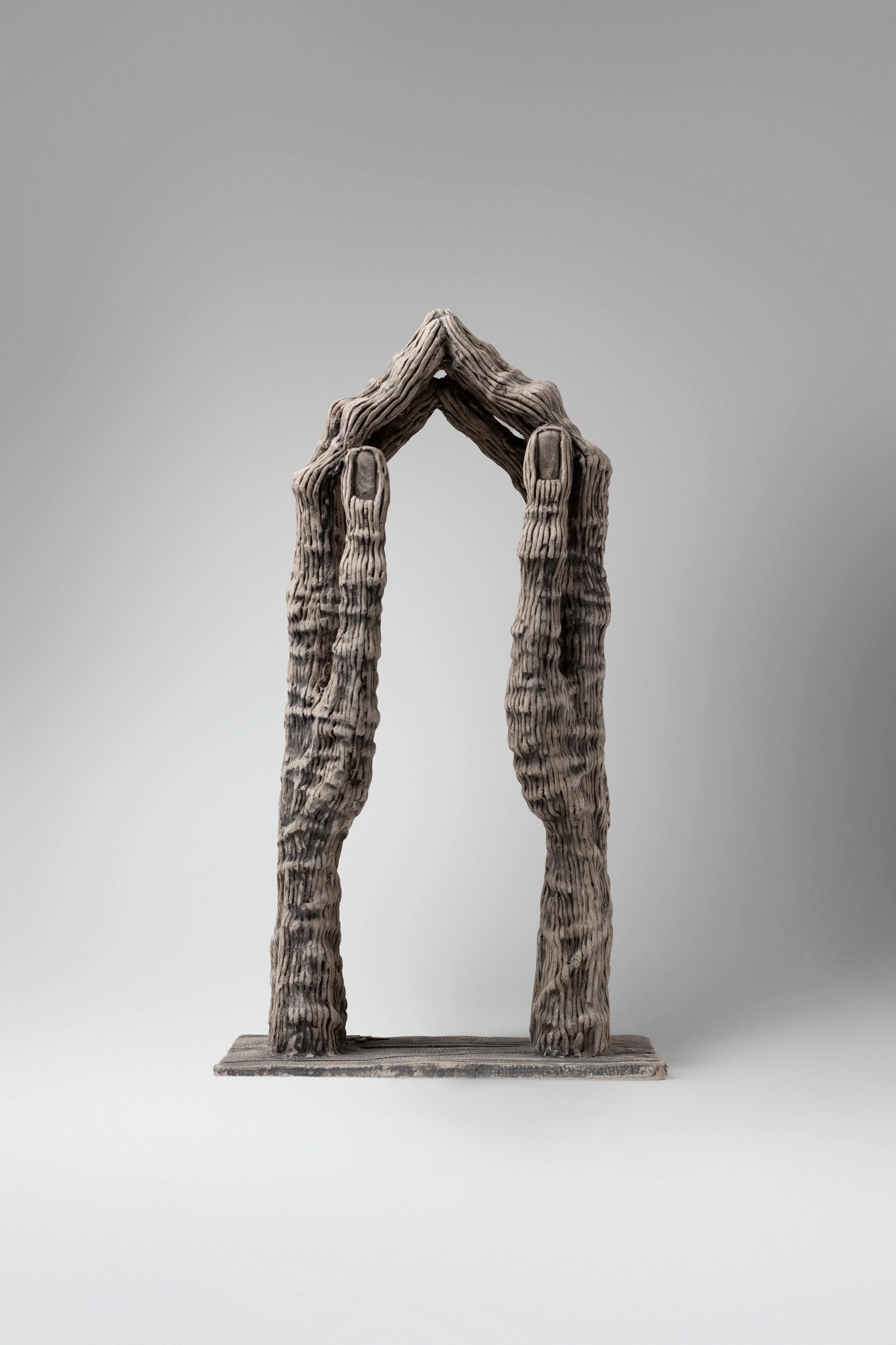 Зображення "Укриття 3" від Людмила Давиденко, розмір: 38х21,5х14, матеріали: Шамот, глазуровка, медіум: Скульптура, місто: Львів, серія: Голова, ціна: $600 Фото 2 з 3.