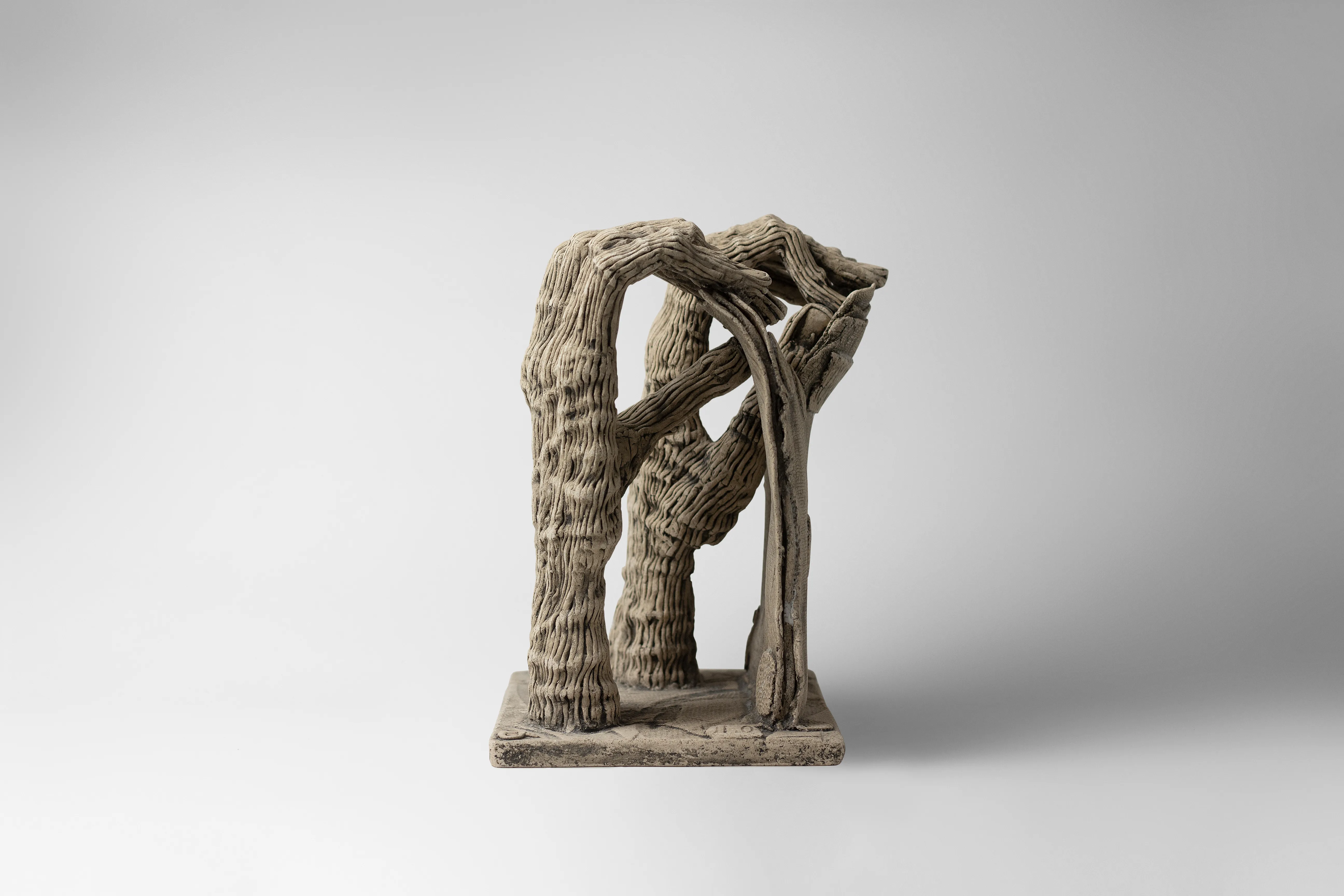 Зображення "Розірвати" від Людмила Давиденко, розмір: 24х22,5х15, матеріали: шамот, глазур, медіум: Скульптура, серія: Голова, ціна: €700 Фото 3 з 4.